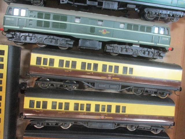 HO Scale Train Cars (Lot of 10) 4 are Tri-Ang - 3
