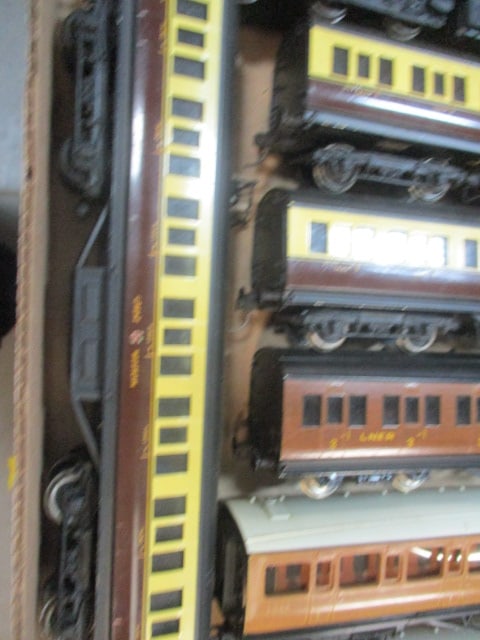 HO Scale Train Cars (Lot of 10) 4 are Tri-Ang - 5