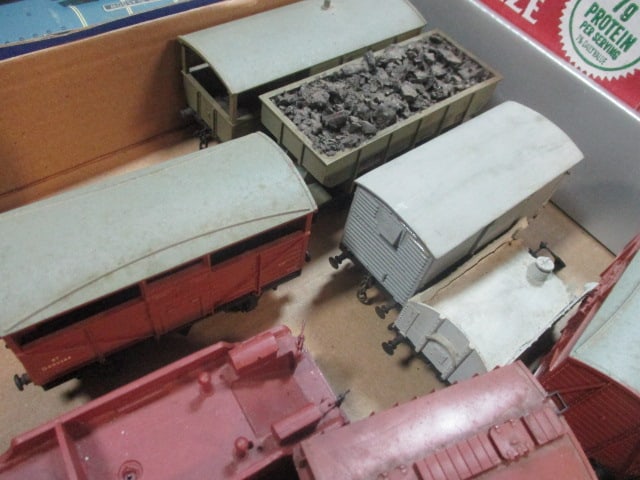 HO Scale Train Cars (Lot of 21) - 6