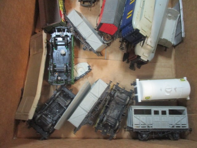 HO Scale Train Cars (20+) - 2