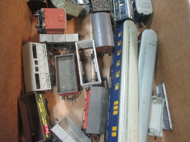 HO Scale Train Cars (20+) - 3