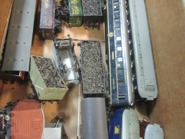 HO Scale Train Cars (20+) - 4