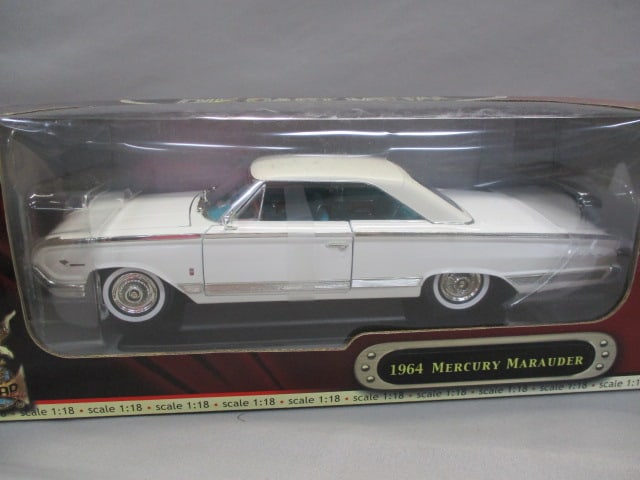 1964 Mercury Marauder Deluxe Edition Diecast 1:18 Scale - 2