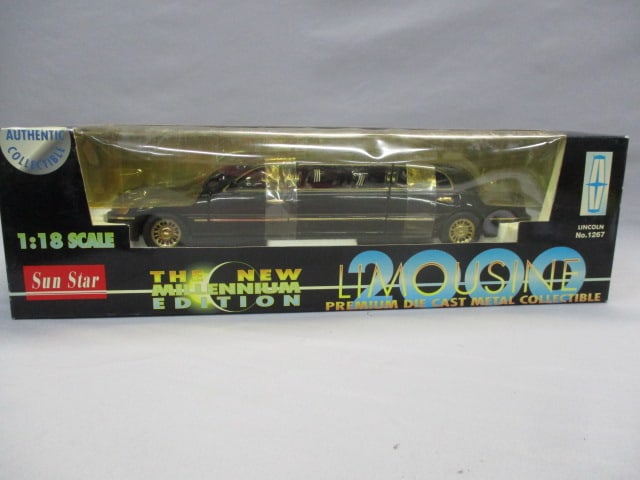 The New Millennium Edition 2000 Lincoln Limousine Diecast 1:18 Scale: By Sun Star New Old Stock