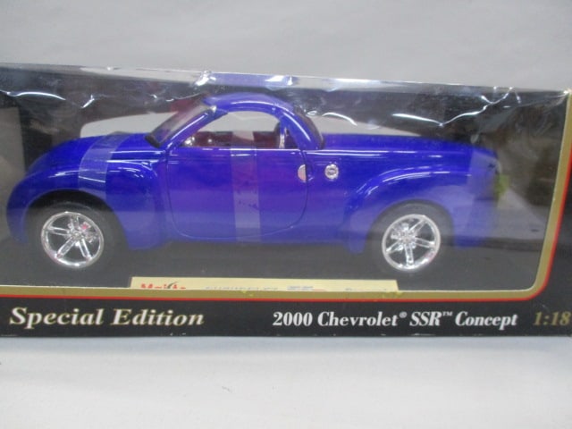 2000 Chevrolet SSR Concept Special Edition Diecast 1:18 Scale - 2