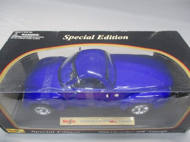 2000 Chevrolet SSR Concept Special Edition Diecast 1:18 Scale - 3