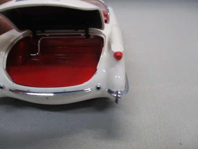 Franklin Mint Chevrolet Corvette Diecast 1:24 Scale - 10