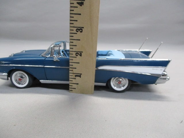 Danbury Mint 1957 Chevrolet Bel Air Convertible Diecast 1:24 Scale - 12