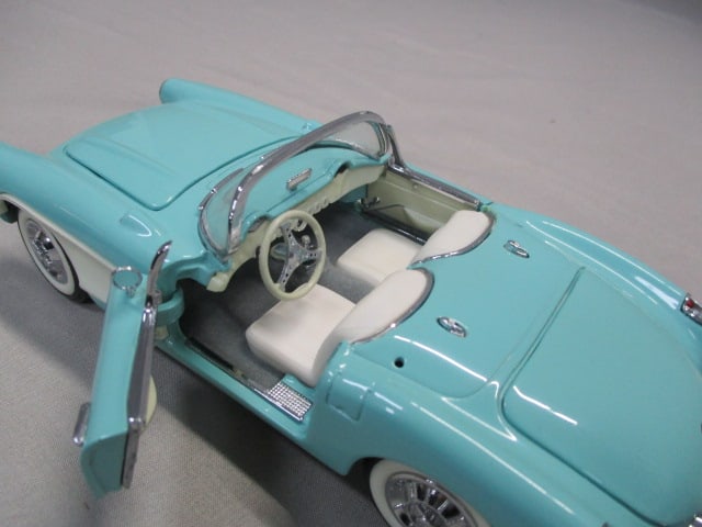 Franklin Mint 1956 Chevrolet Corvette Diecast 1:24 Scale - 4