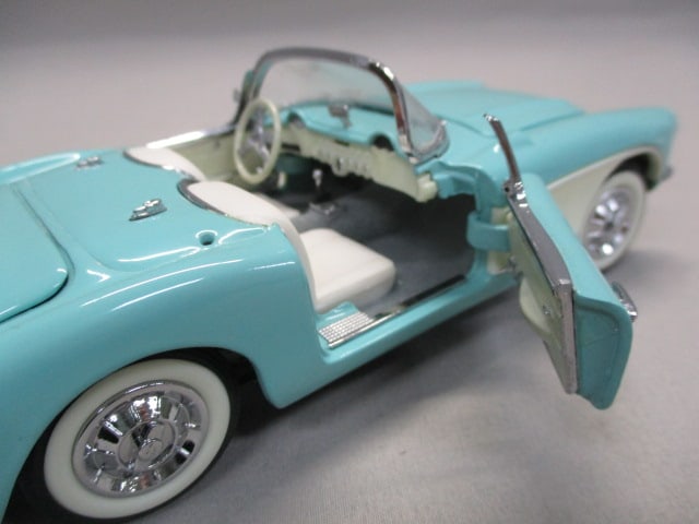 Franklin Mint 1956 Chevrolet Corvette Diecast 1:24 Scale - 7