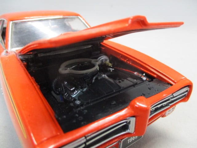 Danbury Mint 1969 Pontiac GTO Judge Diecast 1:24 Scale - 6