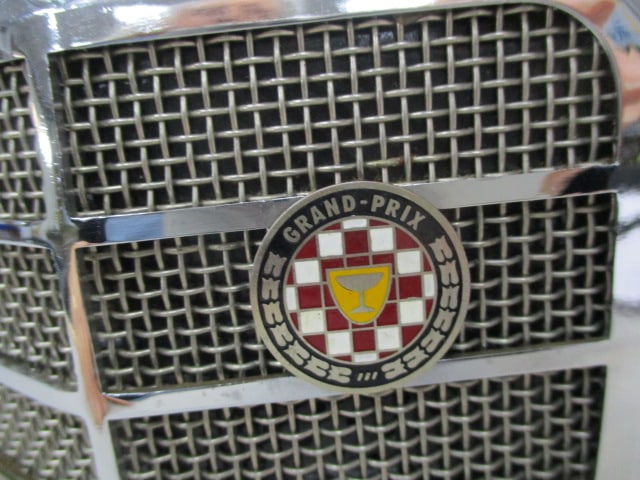 1960"s Royal London Limited Mercedes-Benz Radiator Grill Transistor Radio - 3