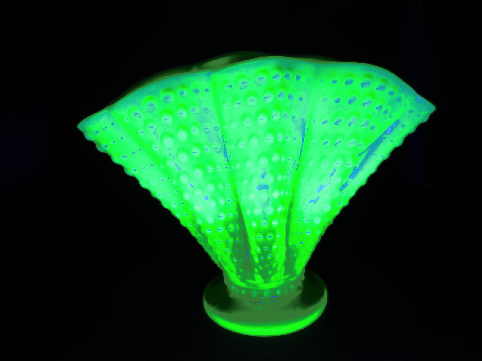 Vintage Fenton Yellow Opalescent Hobnail Uranium Glass Fan Vase - 2