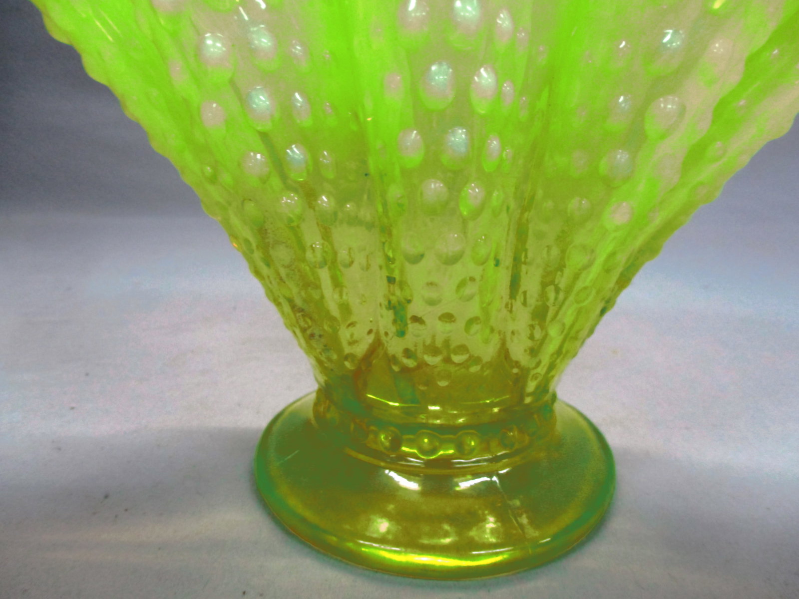Vintage Fenton Yellow Opalescent Hobnail Uranium Glass Fan Vase - 4