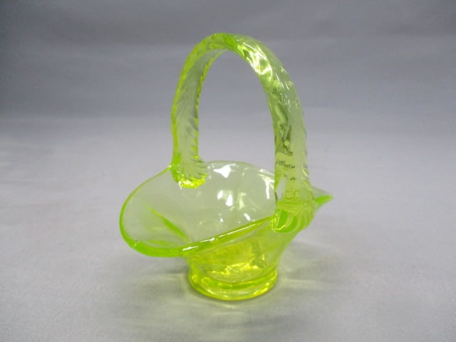 Vintage Tiffin Vaseline Glass Small Yellow Basket (1 of 4)
