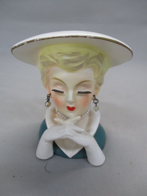 4.5 Rubens #494 Lady Head Vase (1 of 9)
