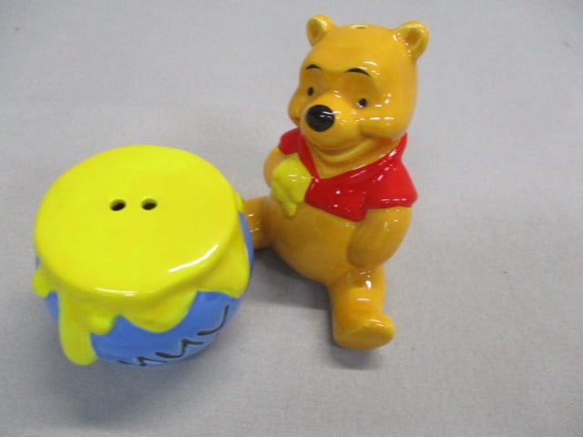 Disney Winnie The Pooh & Honey Pot Salt & Pepper Set - 3