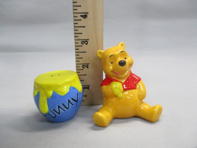 Disney Winnie The Pooh & Honey Pot Salt & Pepper Set - 6