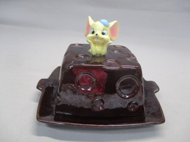 Ceramic Covered Cheese Dish w/Mouse on Lid: 4.5" x 7"