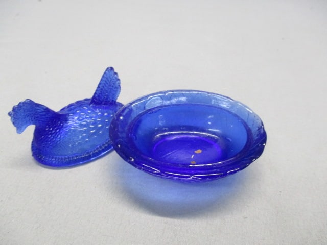 Cobalt Blue Miniature Hen On Nest 2.5" x 2" - 2