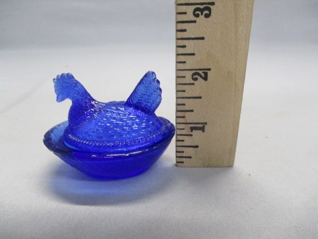 Cobalt Blue Miniature Hen On Nest 2.5" x 2" - 4
