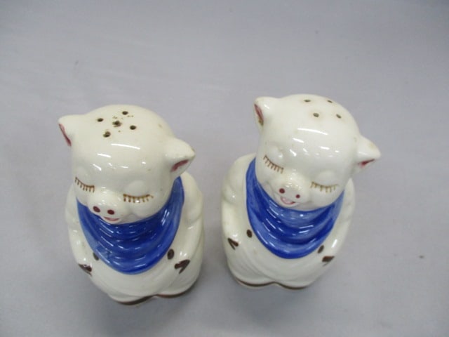 1940's Shawnee Pottery "Winnie Pig" Salt & Pepper Shakers - 2