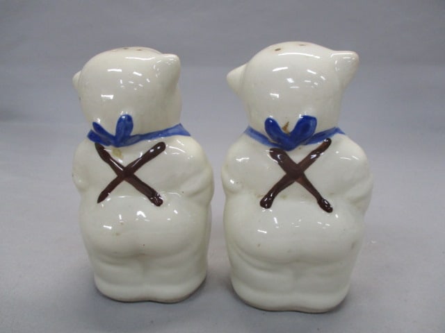 1940's Shawnee Pottery "Winnie Pig" Salt & Pepper Shakers - 3