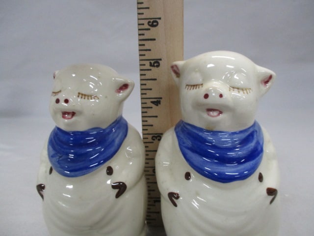 1940's Shawnee Pottery "Winnie Pig" Salt & Pepper Shakers - 5