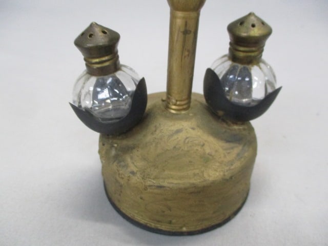 Vintage Street Lamp Post Salt & Pepper Shakers Battery Operated - 3