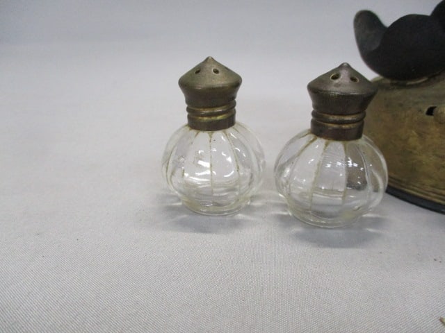 Vintage Street Lamp Post Salt & Pepper Shakers Battery Operated - 6