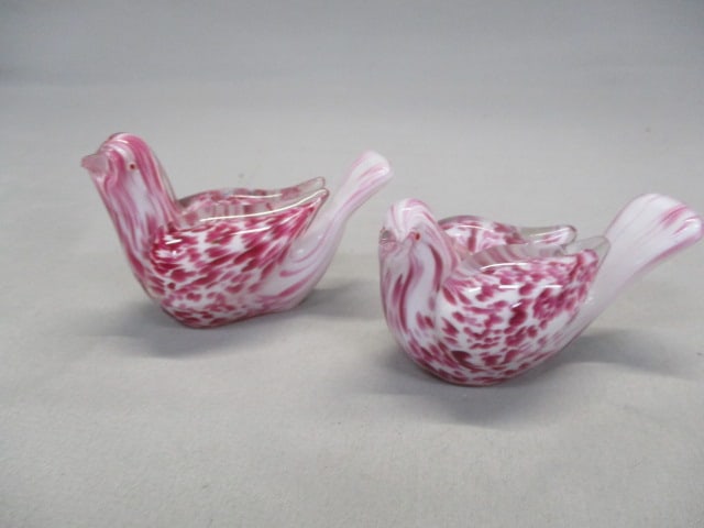 2 Murano Glass Pink & White Speckled Design Birds: .