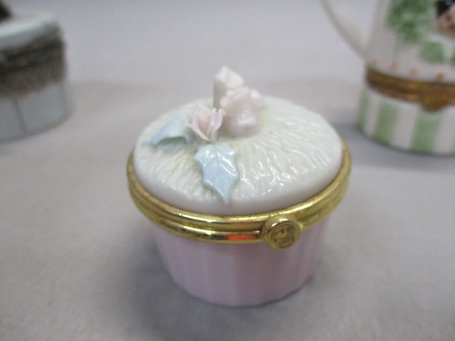 3 Hinged Ceramic Trinket Boxes - 5