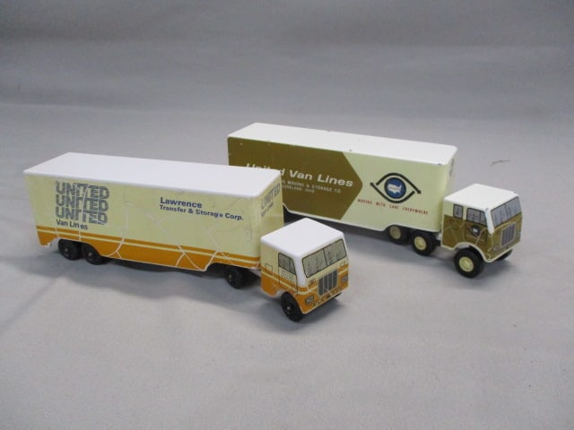 2 Ralstoy Diecast Semi-Trucks 1:64 Scale (1 of 8)