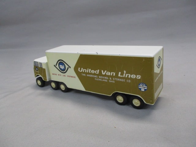 2 Ralstoy Diecast Semi-Trucks 1:64 Scale - 4