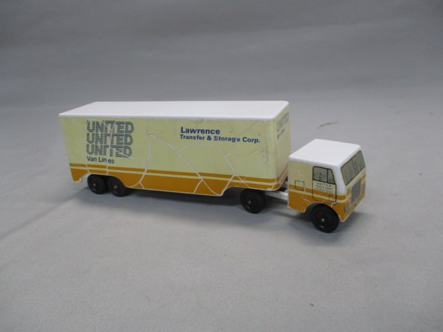 2 Ralstoy Diecast Semi-Trucks 1:64 Scale - 6