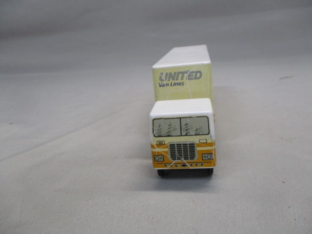 2 Ralstoy Diecast Semi-Trucks 1:64 Scale - 7