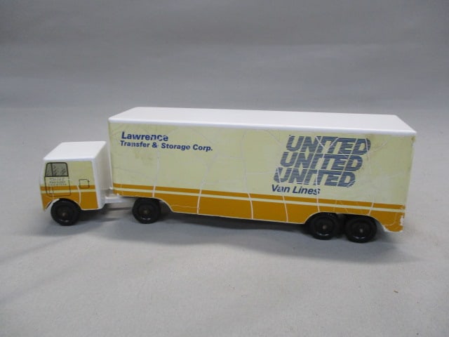 2 Ralstoy Diecast Semi-Trucks 1:64 Scale - 8
