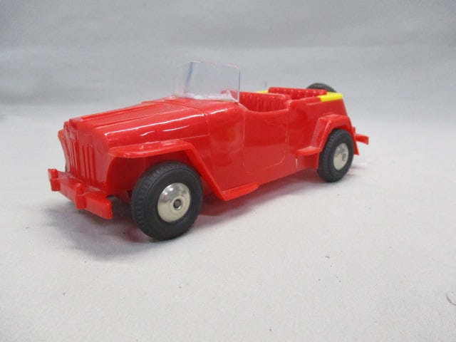 Vintage Marx "The Willys Jeepster" Plastic Windup Toy: 8.5" x3"