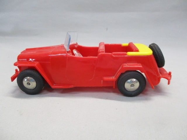 Vintage Marx "The Willys Jeepster" Plastic Windup Toy - 2