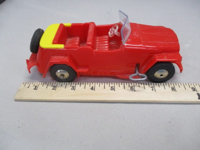 Vintage Marx "The Willys Jeepster" Plastic Windup Toy - 8