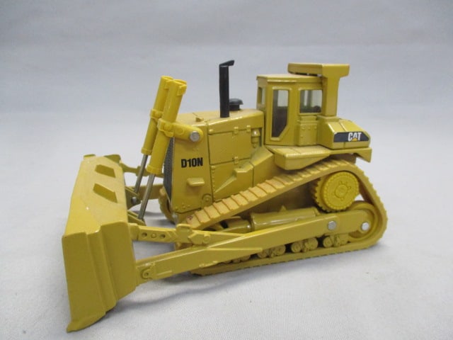 Diecast Caterpillar Dion Track-Type Tractor Crawler: 1:50 Scale