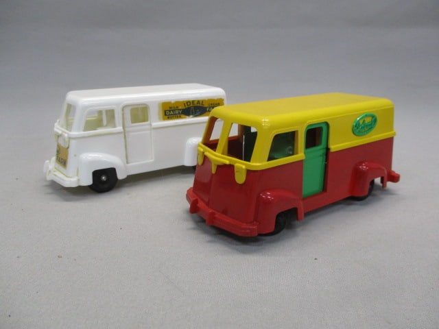 2 Ideal Toy Company Plastic Delivery Vans: .