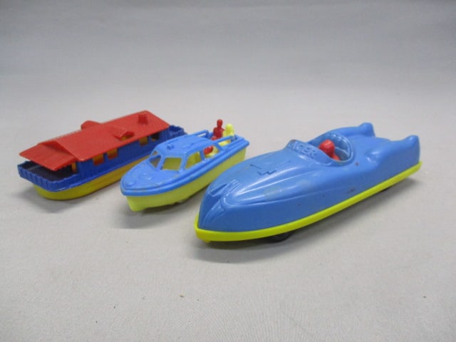 3 Vintage Renwal Plastic Toys: Sea King Flip-Over Car/Boat - Rolling Motor Cruiser - Ferry/Cabin Boat