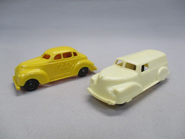 1950's Renwal Plastic Delivery Truck & Marx Plastic Yellow Cab Taxi (1 of 10)
