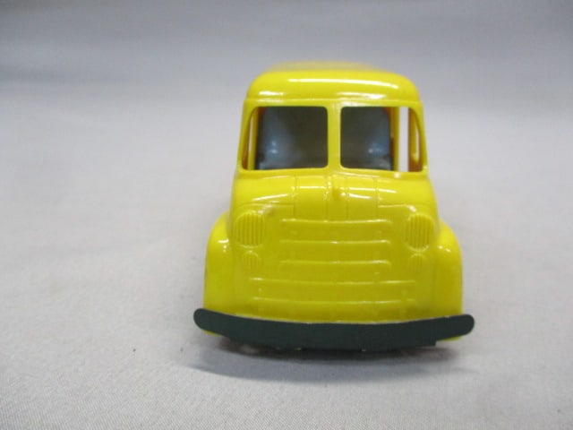 1950's Wyandotte Plastic Friction Sunshine Dairy Van - 4