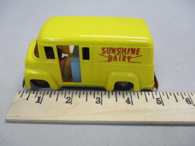 1950's Wyandotte Plastic Friction Sunshine Dairy Van - 8