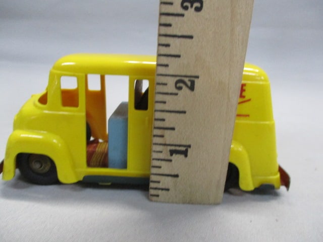 1950's Wyandotte Plastic Friction Sunshine Dairy Van - 9