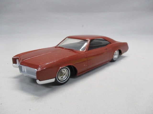 1966 Buick Riviera Promo Transistor Radio: .