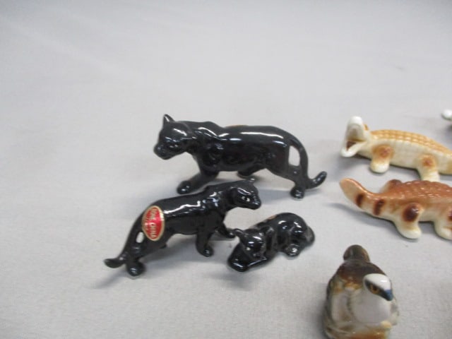 20 Miniature Figurines - 2