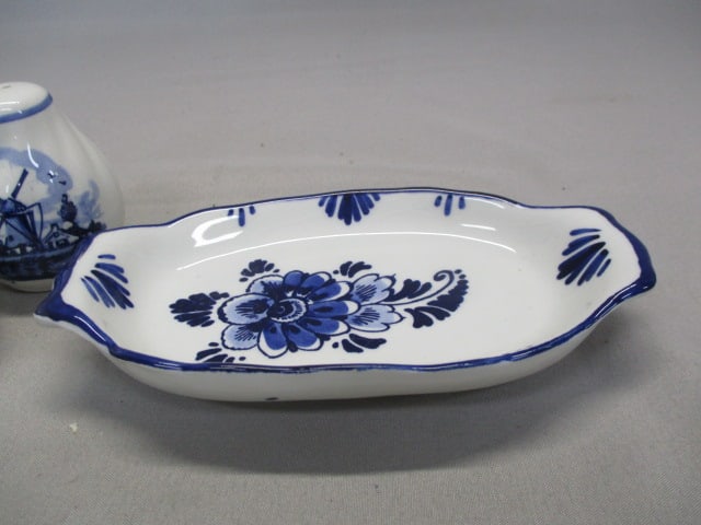 Delph 10.5" Plate Blue Delft Salt & Pepper Shakers w/Tray - 12